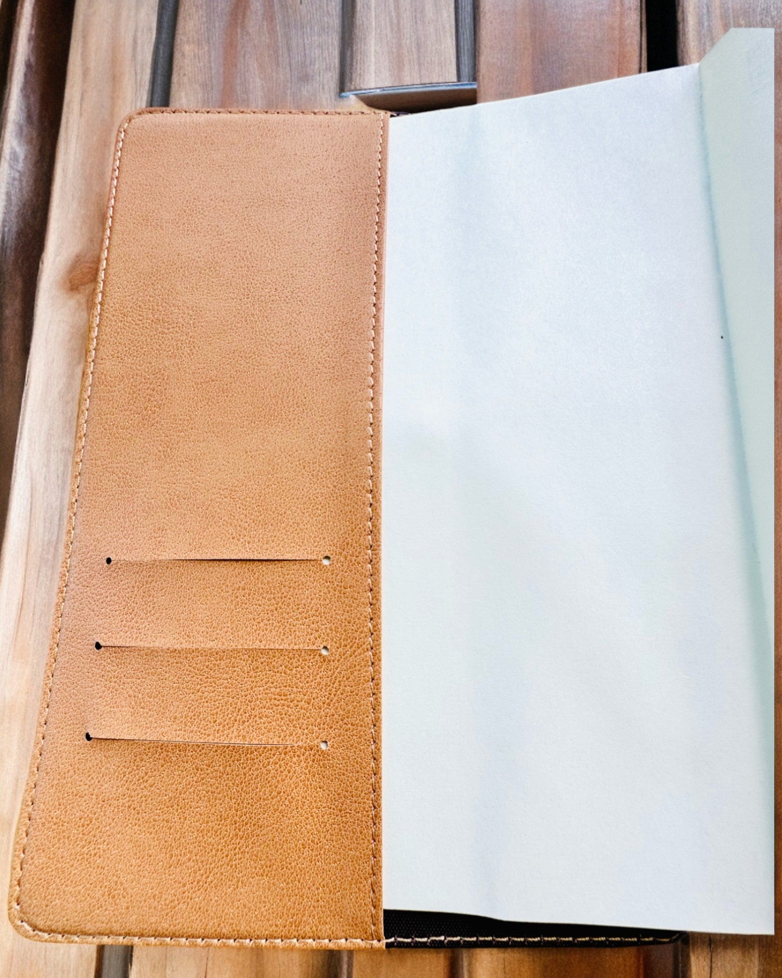 Exklusives Leder-Notizbuch "Sekretnik" A5 mit Zahlenschloss - Personalisierung mit Gravur