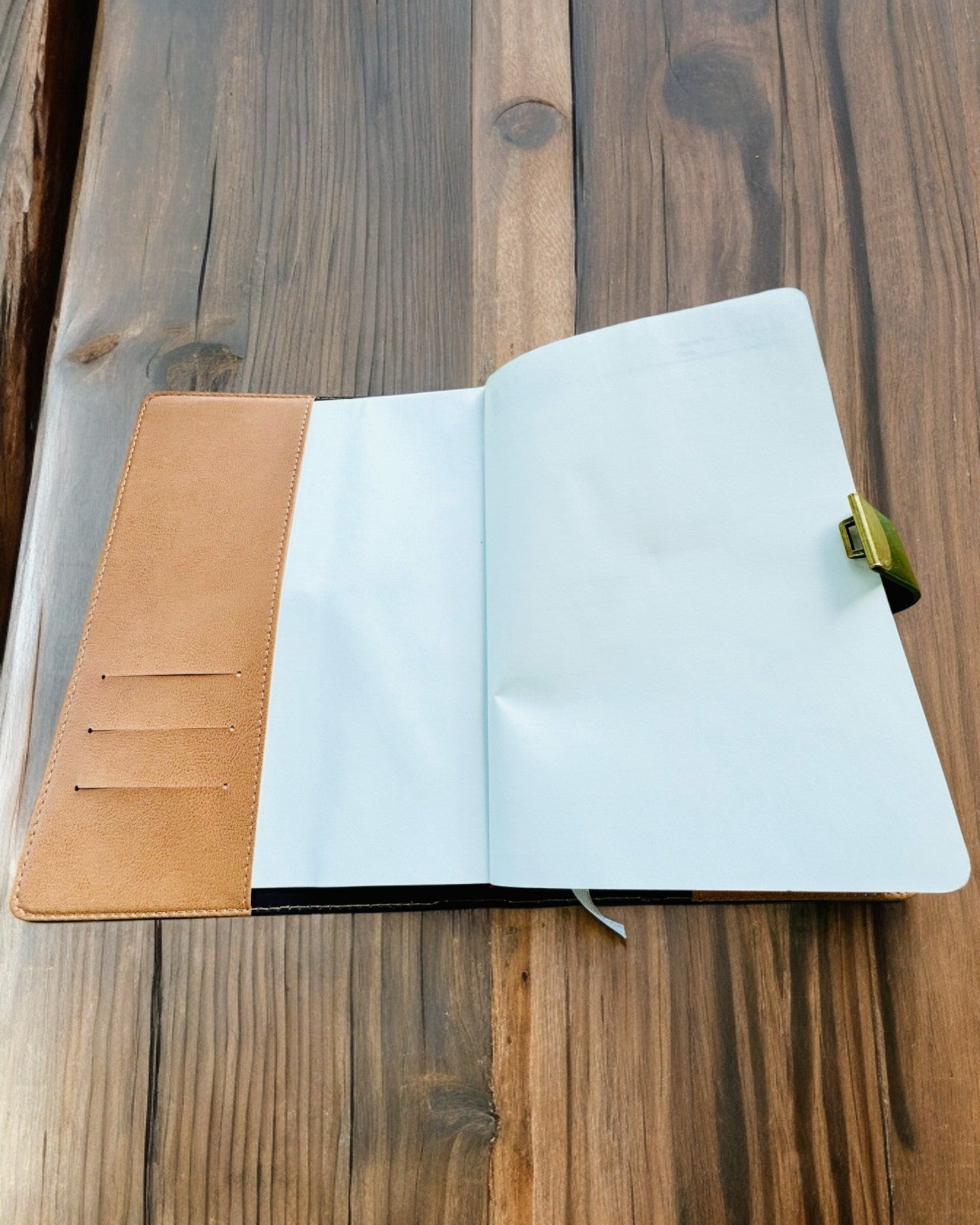 Exklusives Leder-Notizbuch "Sekretnik" A5 mit Zahlenschloss - Personalisierung mit Gravur