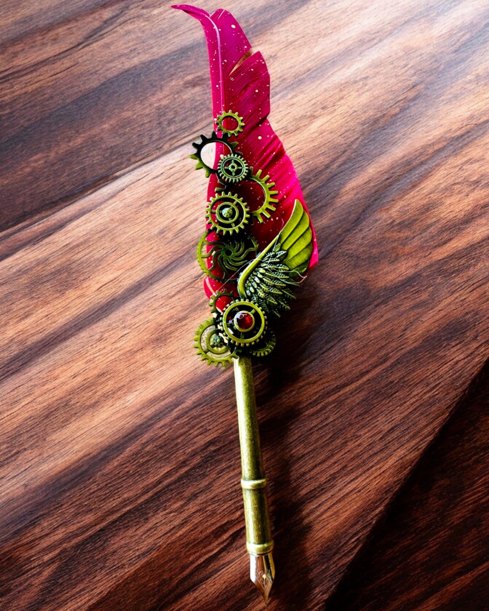 Kalligrafiefeder "Steampunk Eleganz" mit Truthahnfeder - Handgefertigt, 5 Varianten zur Auswahl, Personalisierung mit Gravur als Geschenk