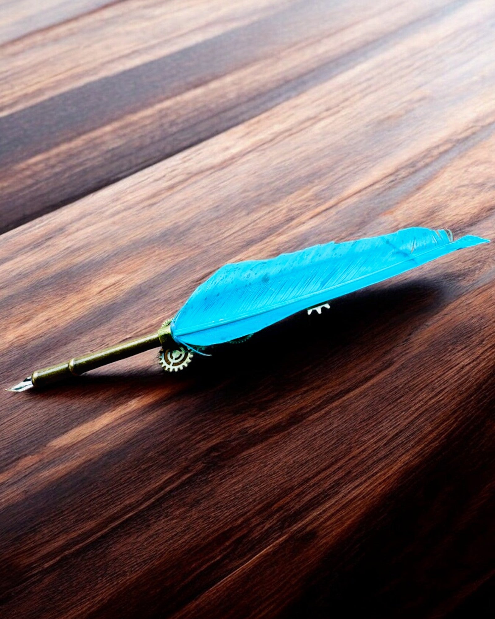 Kalligrafiefeder "Steampunk Eleganz" mit Truthahnfeder - Handgefertigt, 5 Varianten zur Auswahl, Personalisierung mit Gravur als Geschenk
