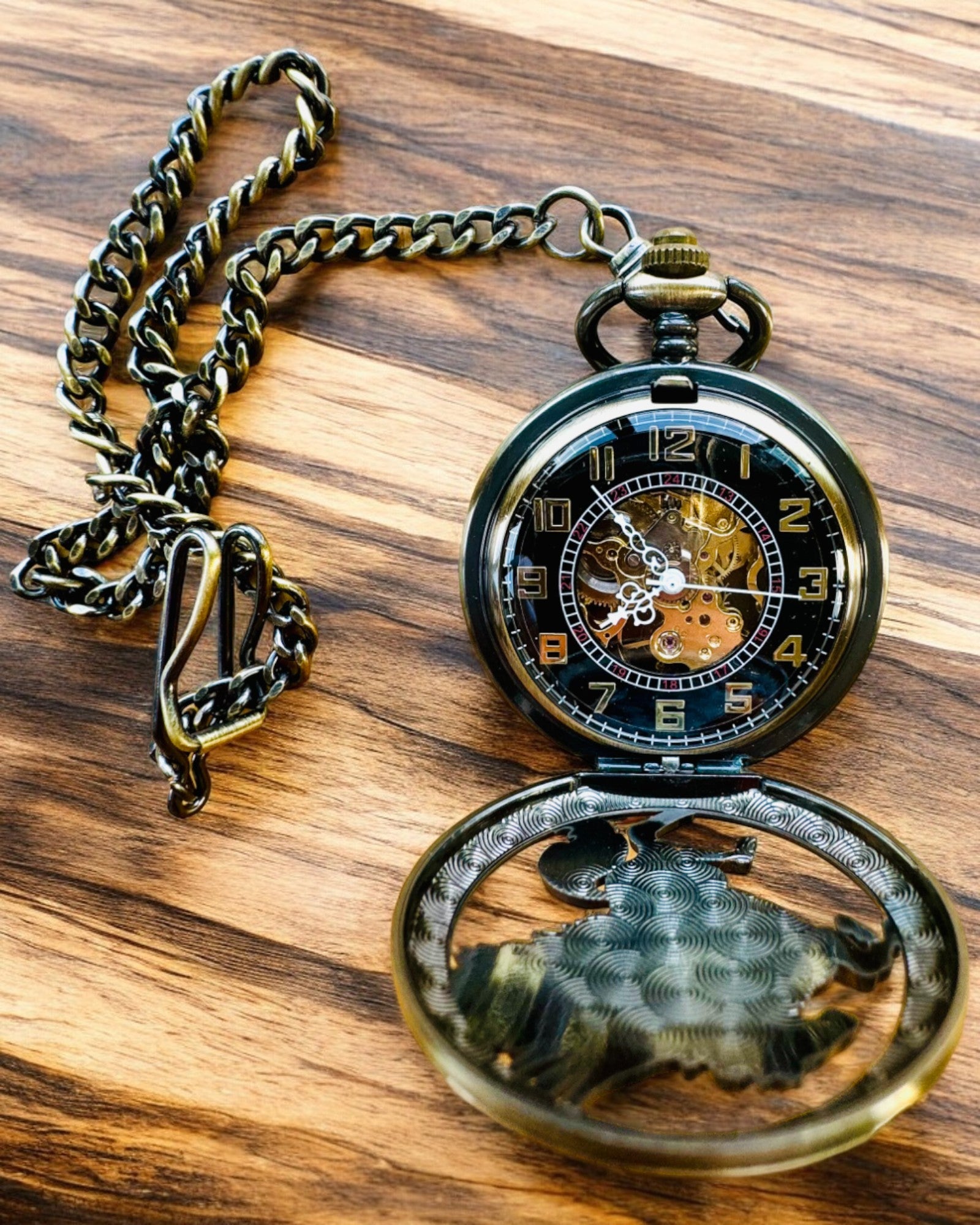 Taschenuhr "Equus Tempus" - Farbe: Kupfer, mit Pferdemotiv, Personalisierung mit Gravur möglich