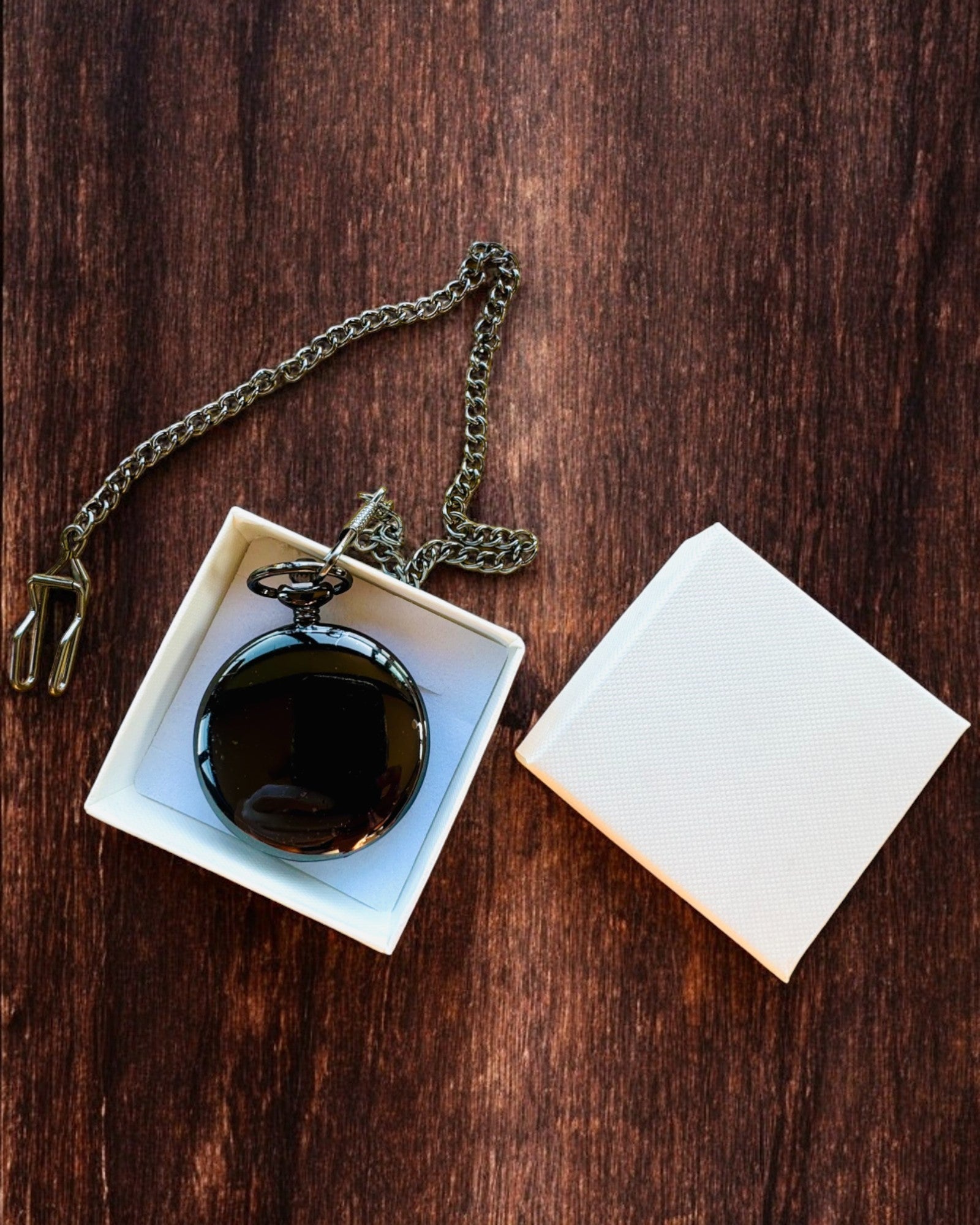 Klassische Taschenuhr mit römischen Ziffern und Kette, Quarz, schwarzer Glanz - Farbe Schwarz