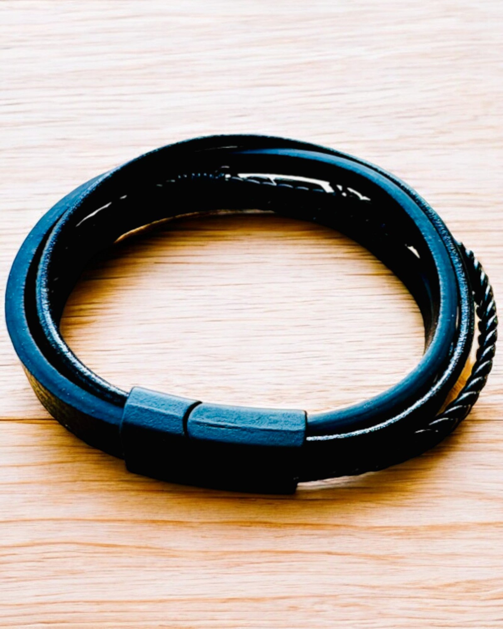 Armband "Orzeł" mit Gravuroption, 3 Farbvarianten