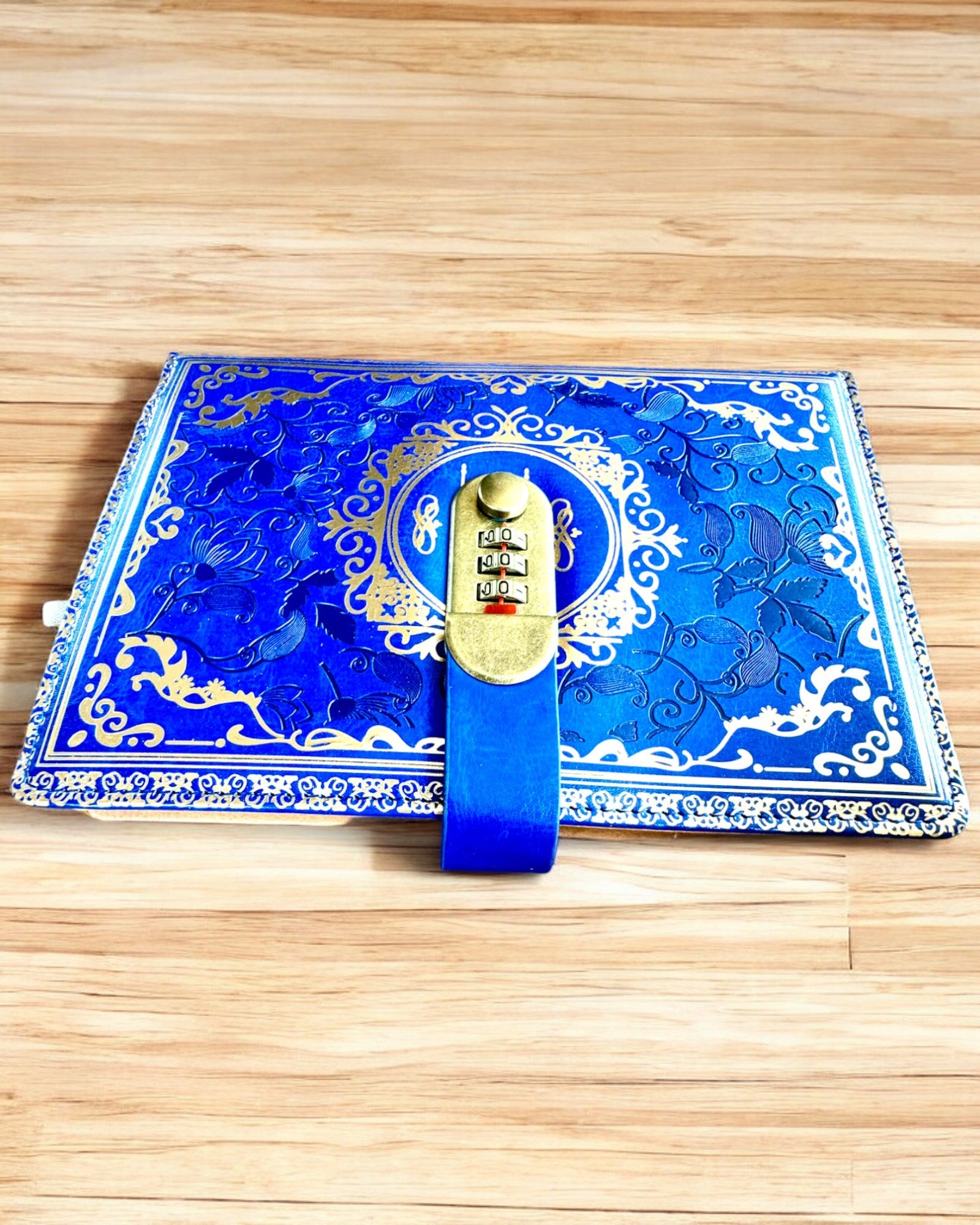 Exklusives Leder-Notizbuch "Sekretnik" A5 mit Zahlenschloss - Personalisierung mit Gravur