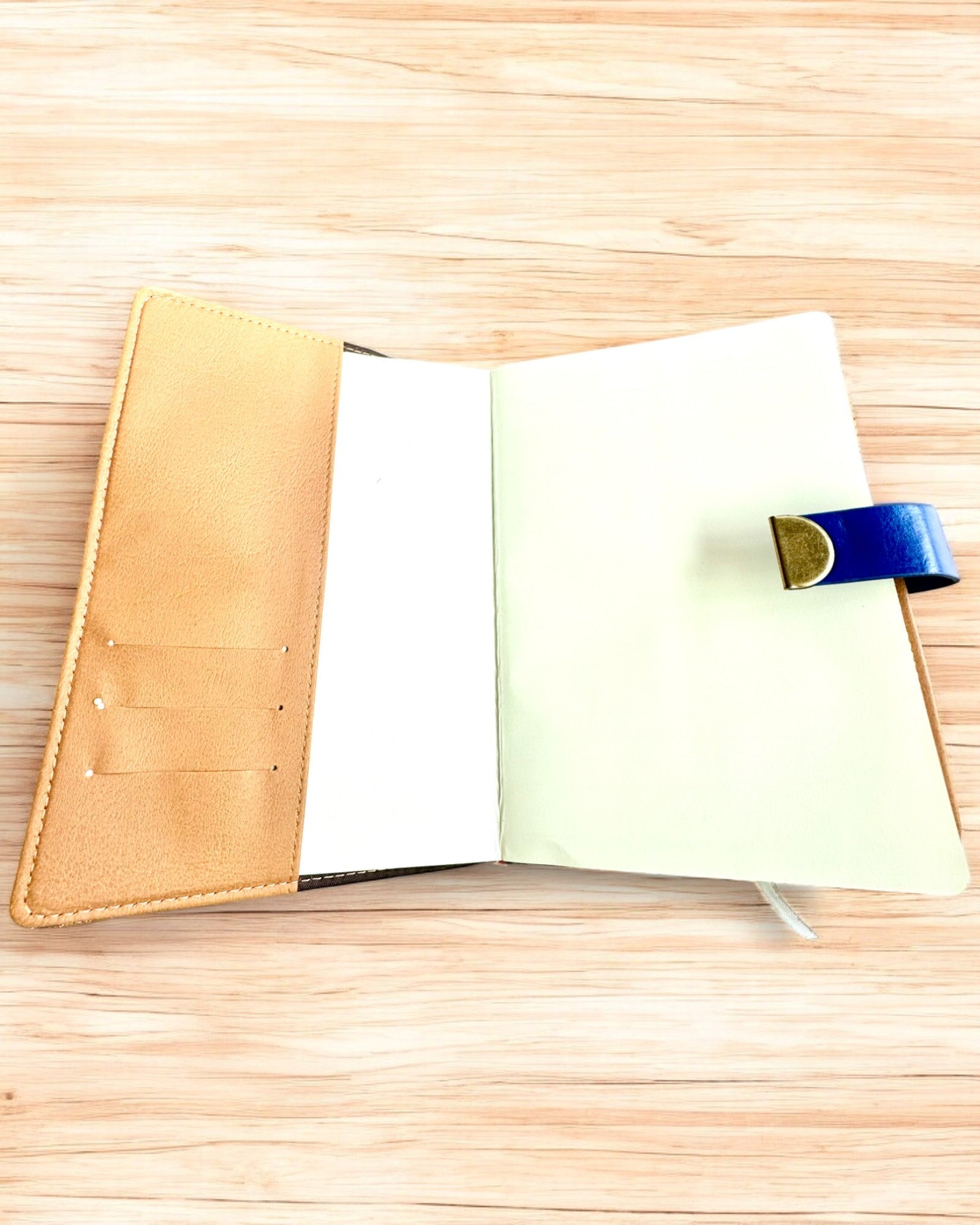 Exklusives Leder-Notizbuch "Sekretnik" A5 mit Zahlenschloss - Personalisierung mit Gravur