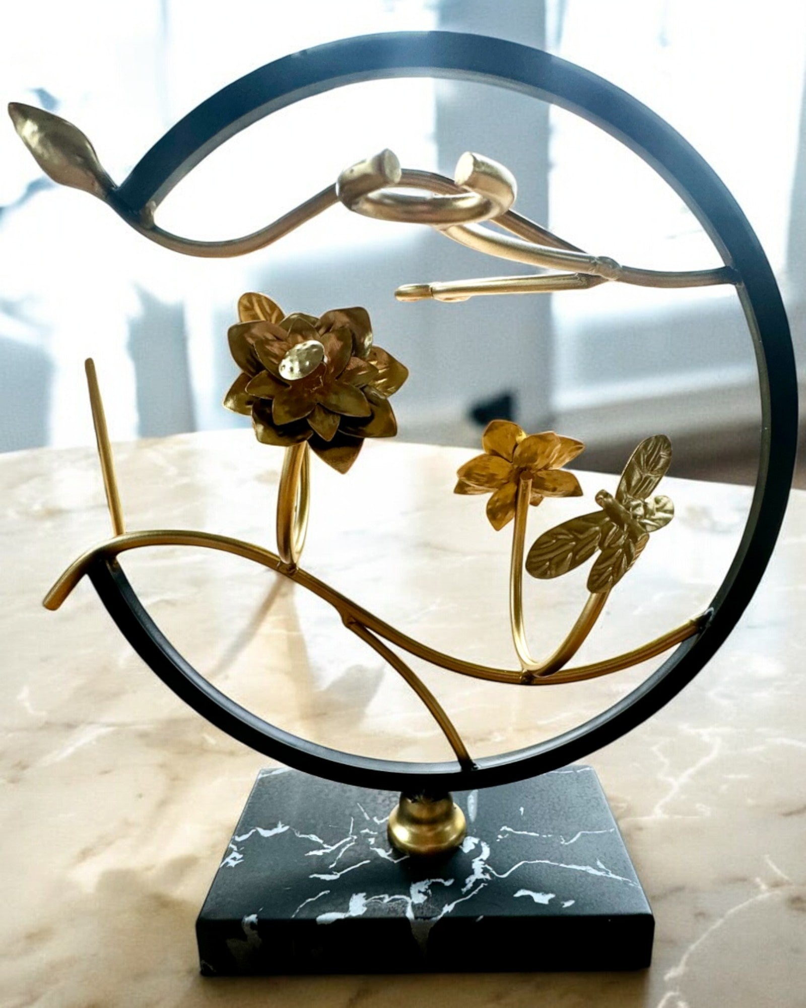 Ständer "Eleganter Insekt" - für Weinflasche und Gläser, Höhe 33 cm, Möglichkeit zur Personalisierung mit Gravur als Geschenk