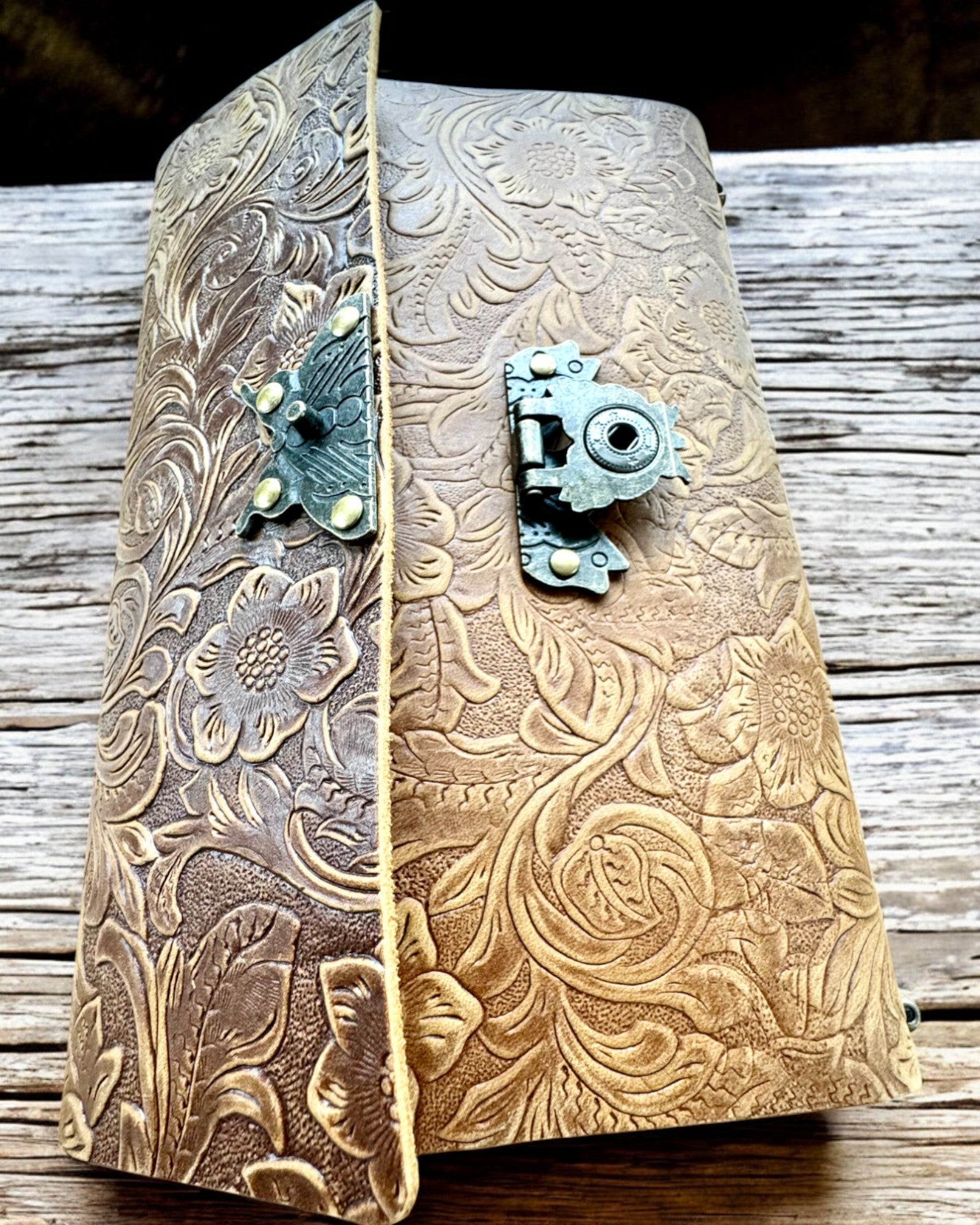 Luxuriöses Retro-Notizbuch mit Ledereinband - "Vintage Elegance", 480 Seiten, personalisierbar mit Gravur