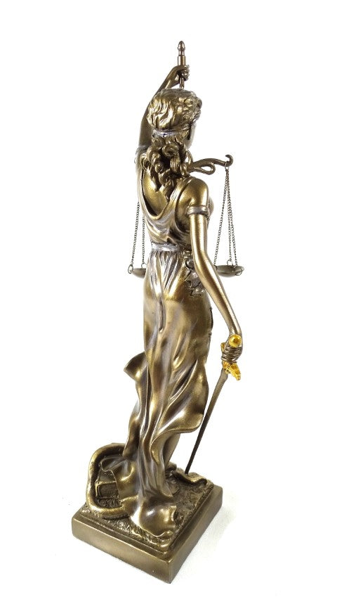 Temida-Figur 35 cm mit der Möglichkeit der Personalisierung durch Gravur - elegantes Geschenk für Juristen, Richter oder Rechtsanwälte, gefertigt aus Polyresin in goldener Farbe mit antikem Finish