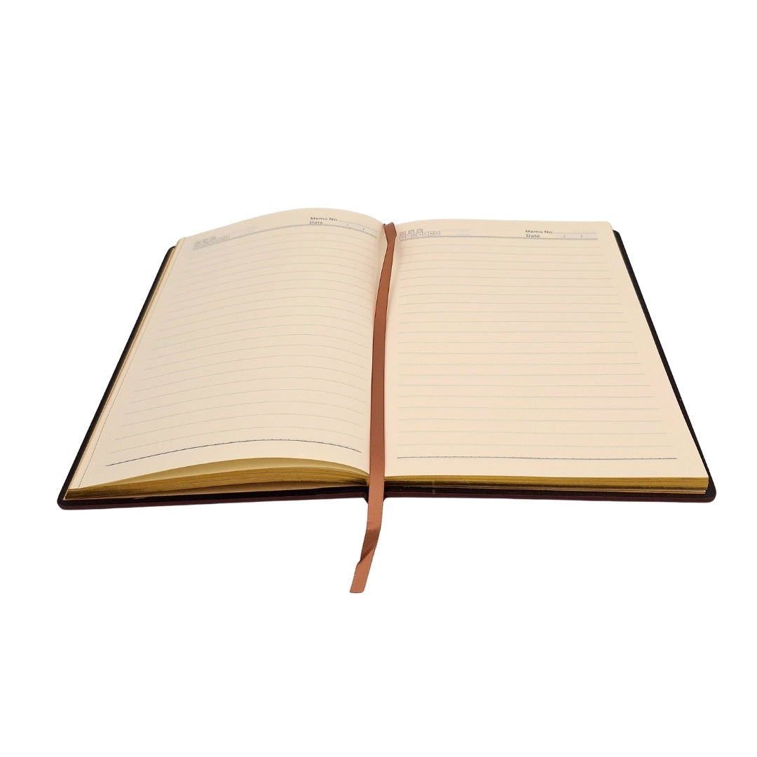 Elegantes A5 Notizbuch mit Holzcover und personalisierter Gravur – luxuriöses Tagebuch als Geschenk mit goldenen Rändern und hochwertigem braunem Papier