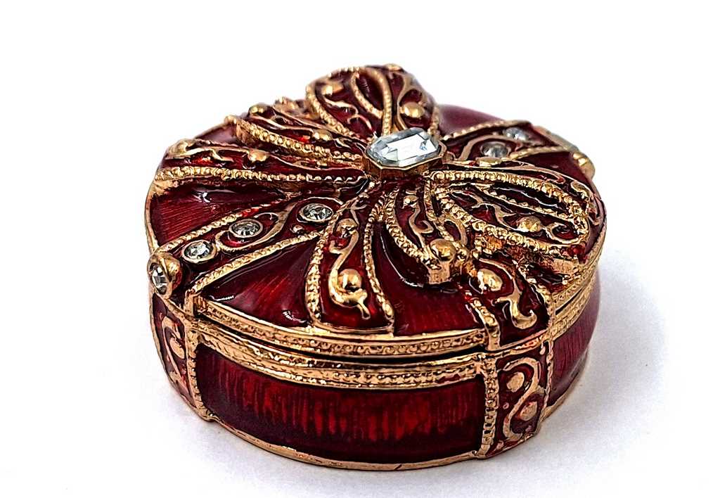 Exklusive Metall-Geschenkbox mit Kristallen B0118-08 in Rot-Gold, personalisierbare Gravur, ideal für Schmuck und als elegantes Geschenk für jede Frau, Maße 4x4x1 cm, Glamour-Stil