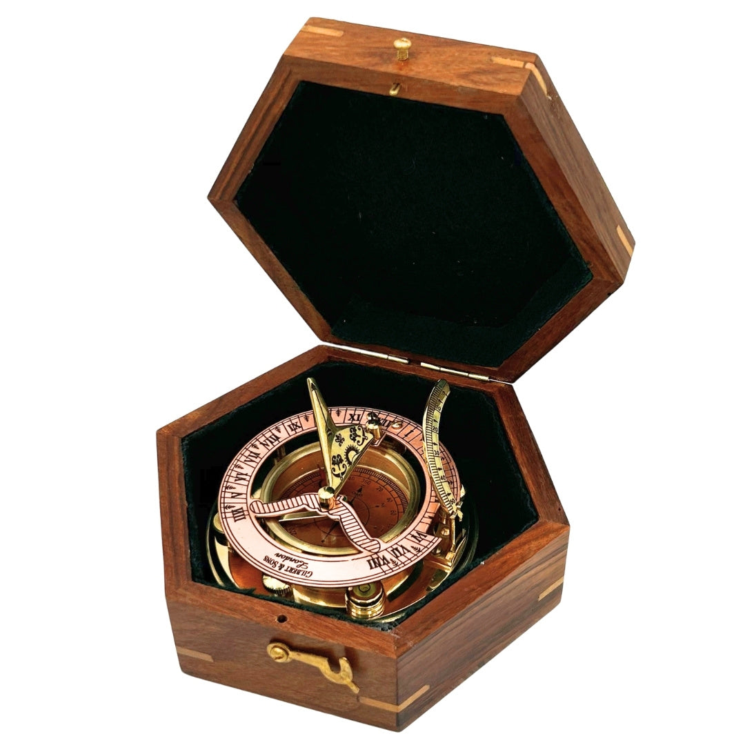 Messingkompass mit Sonnenuhr in eleganter Holzschachtel - Ideales Geschenk mit Personalisierung durch Gravur - Retro-Stil, klassische Ausführung, hohe Qualität