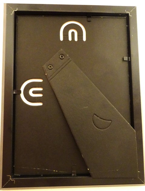 Mini-Gitarre im Stil von Jimmy Page mit Rahmen FMG-012, Möglichkeit der Personalisierung durch Gravur, ideal als Geschenk, Holzrahmen 1,3 cm x 16 cm x 21,4 cm, Mini-Gitarre aus Stahl zum Aufstellen oder Aufhängen an der Wand
