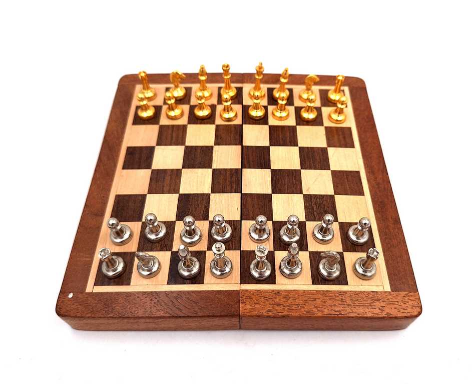 Magnetisches Messing-Schachspiel in Holzkiste mit personalisierbarer Gravur