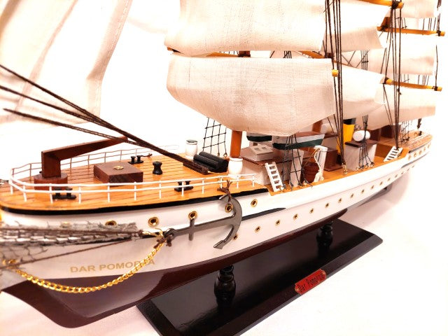 Modell des Segelschiffs Dar Pomorza 80 cm mit personalisierbarer Gravur