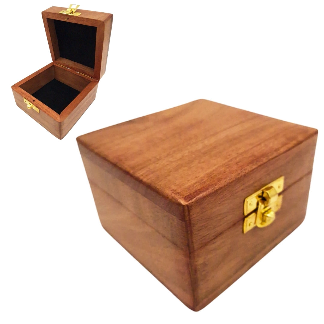Holzgeschenkbox 6 x 6 x 4 cm mit Gravurmöglichkeit, braun, mit Stoffauskleidung und Messingverschluss