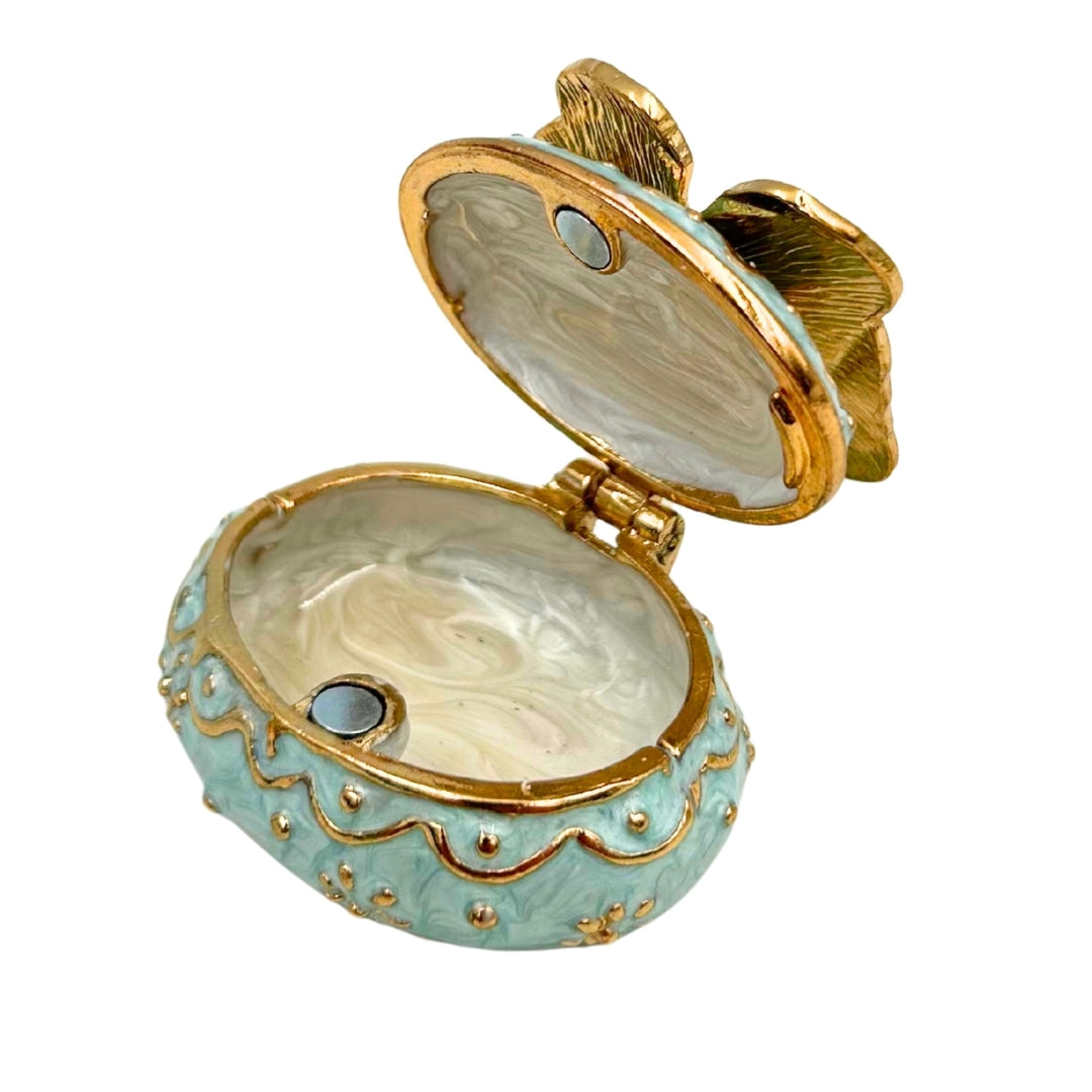Exklusive Schmuckschatulle Schmetterling mit Kristallen, personalisiert mit Gravur, Weiß-Gold, Höhe 3,5 cm
