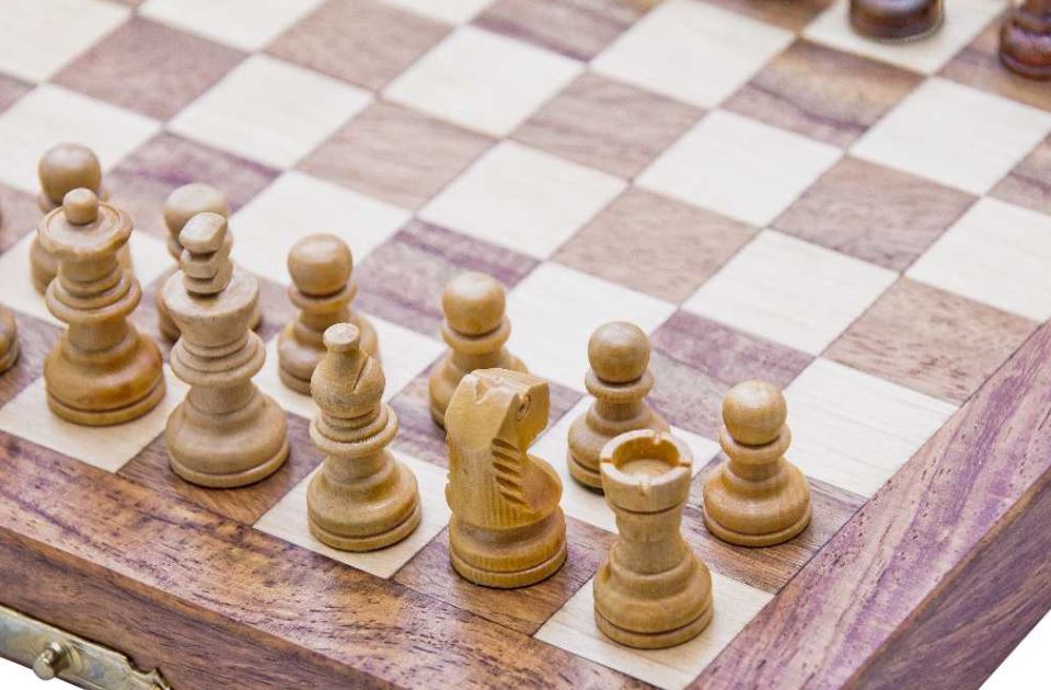 Holz-Magnet-Schach G201Z mit Gravurmöglichkeit zur Personalisierung