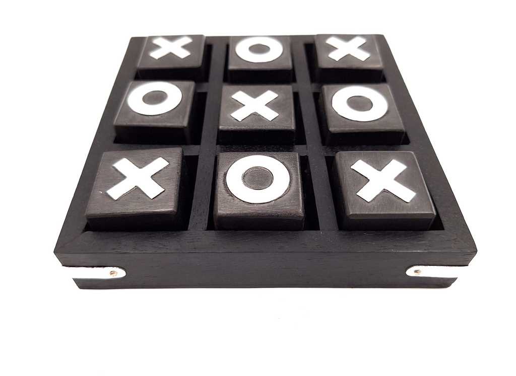 Holz-Tic-Tac-Toe-Spiel, 13 x 13 cm, mit personalisierbarer Gravur