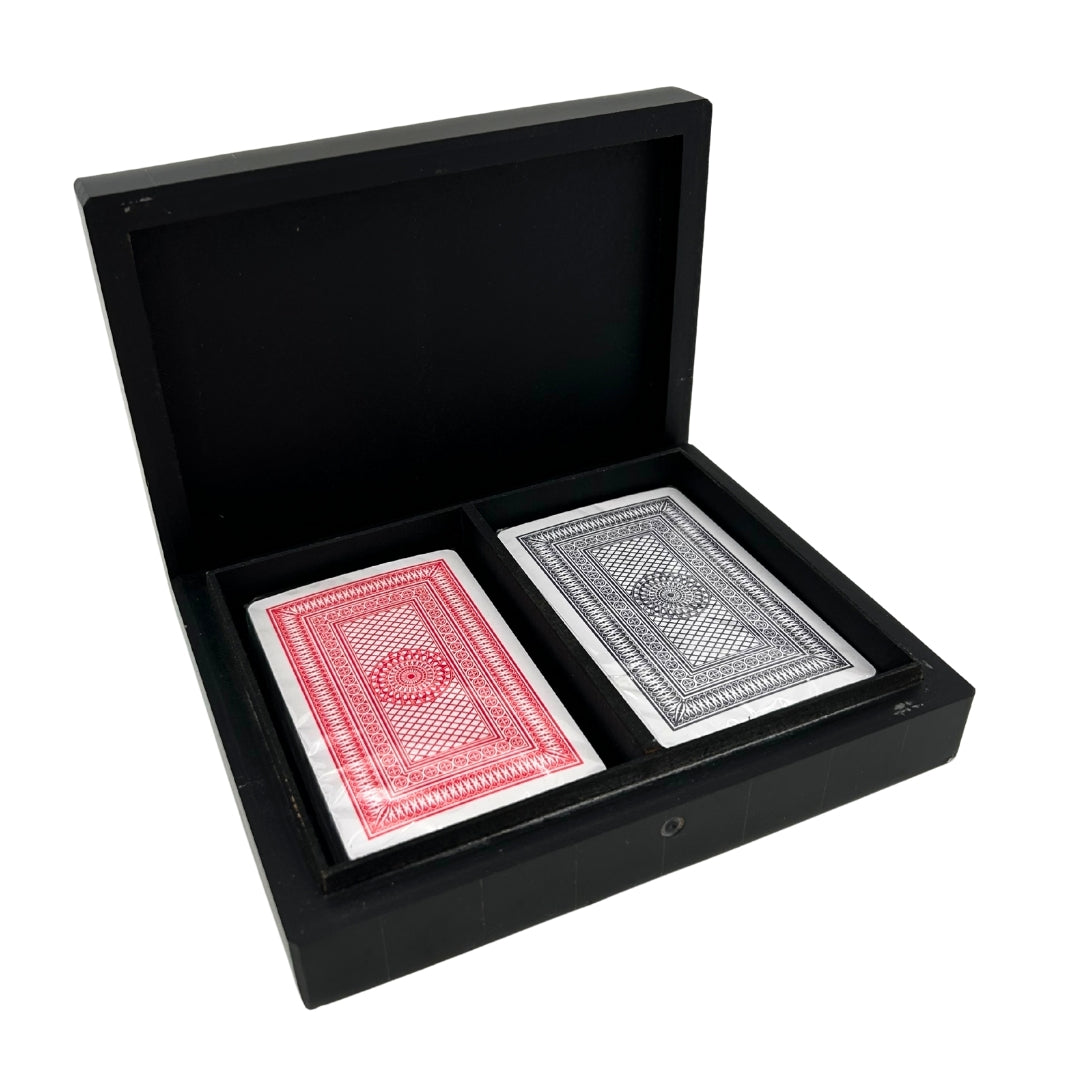 Stilvolles Set aus zwei Kartendecks in eleganter Harzbox mit personalisierbarer Gravur