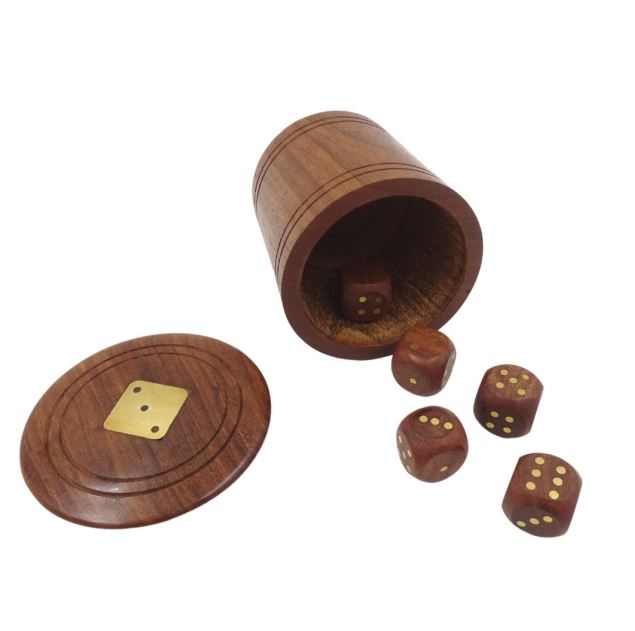 Holzspielwürfel im Fass mit Gravur – personalisiertes Geschenk aus Akazie, Höhe 7 cm, Durchmesser 8 cm, für Personen über 14 Jahre