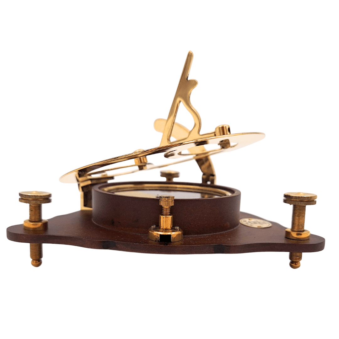 Eleganter Messing-Kompass mit Sonnenuhr auf Holzsockel C064 mit Personalisierung und Gravur
