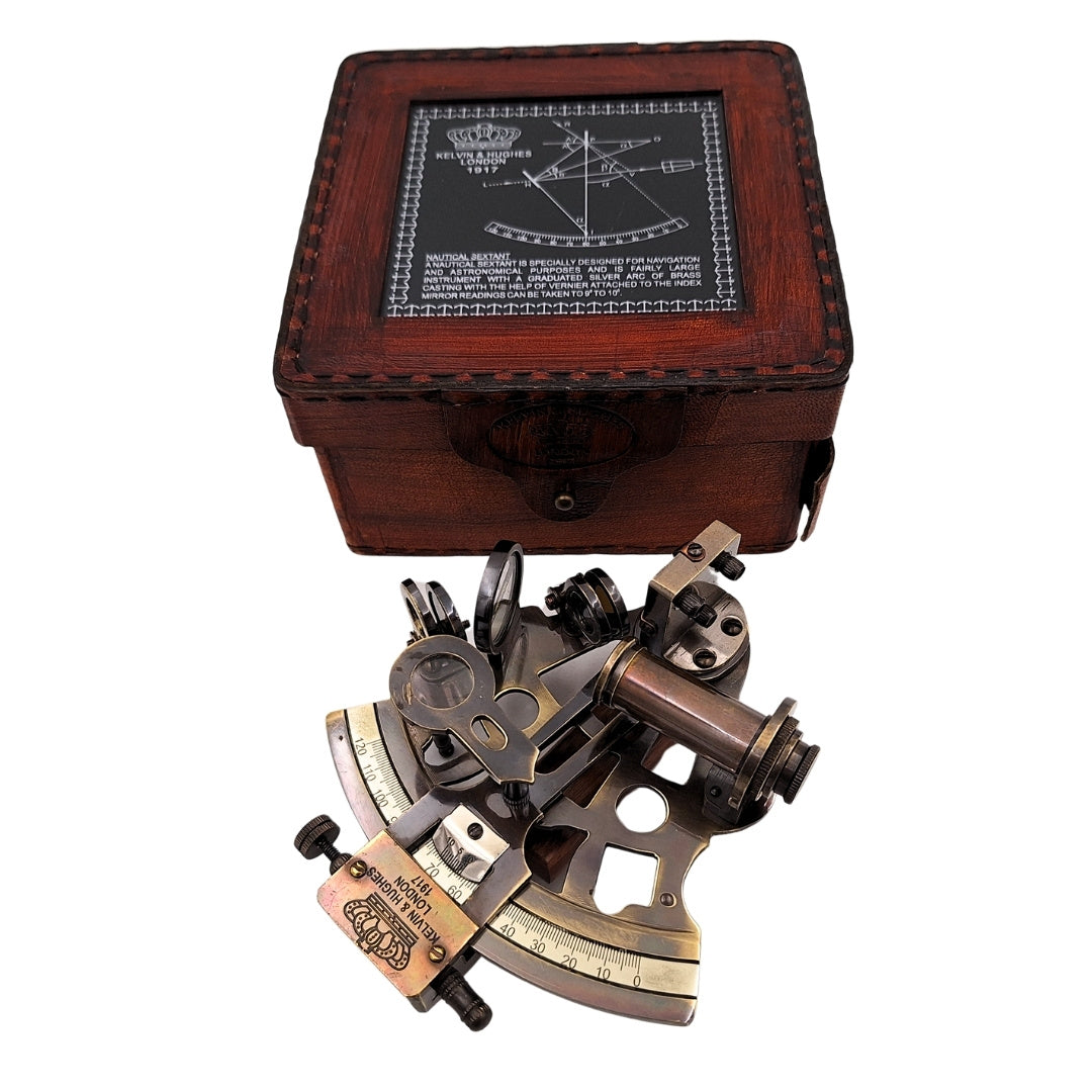 Messing-Sextant mit Gravur in Lederbox – Replik von 1917, ideal als Geschenk für Segler und Astronomen, Maße 13x12x6 cm, Antik, Material: Messing und Glas