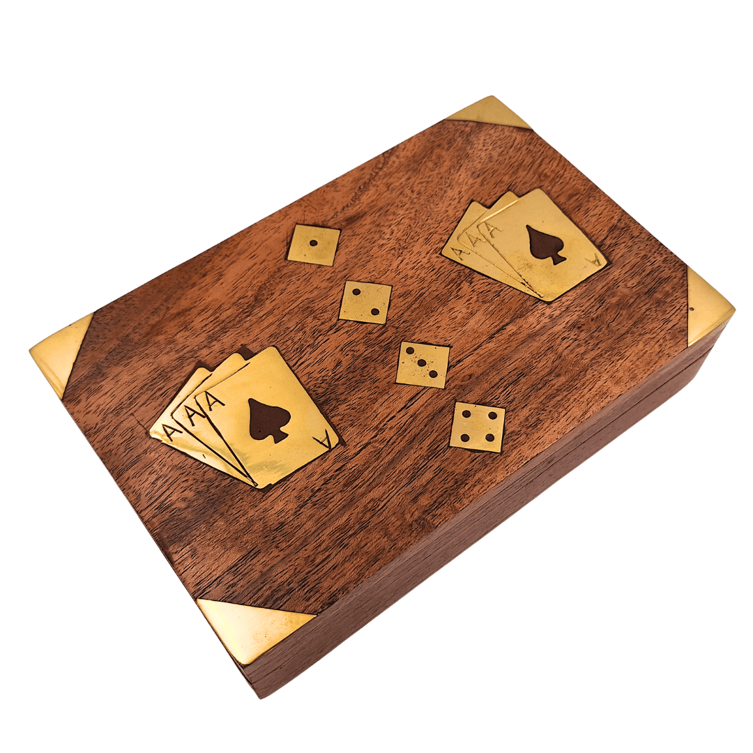 Elegantes Spielset mit zwei Kartendecks und Würfeln in Holzbox mit Messingverzierungen – Personalisierte Gravur