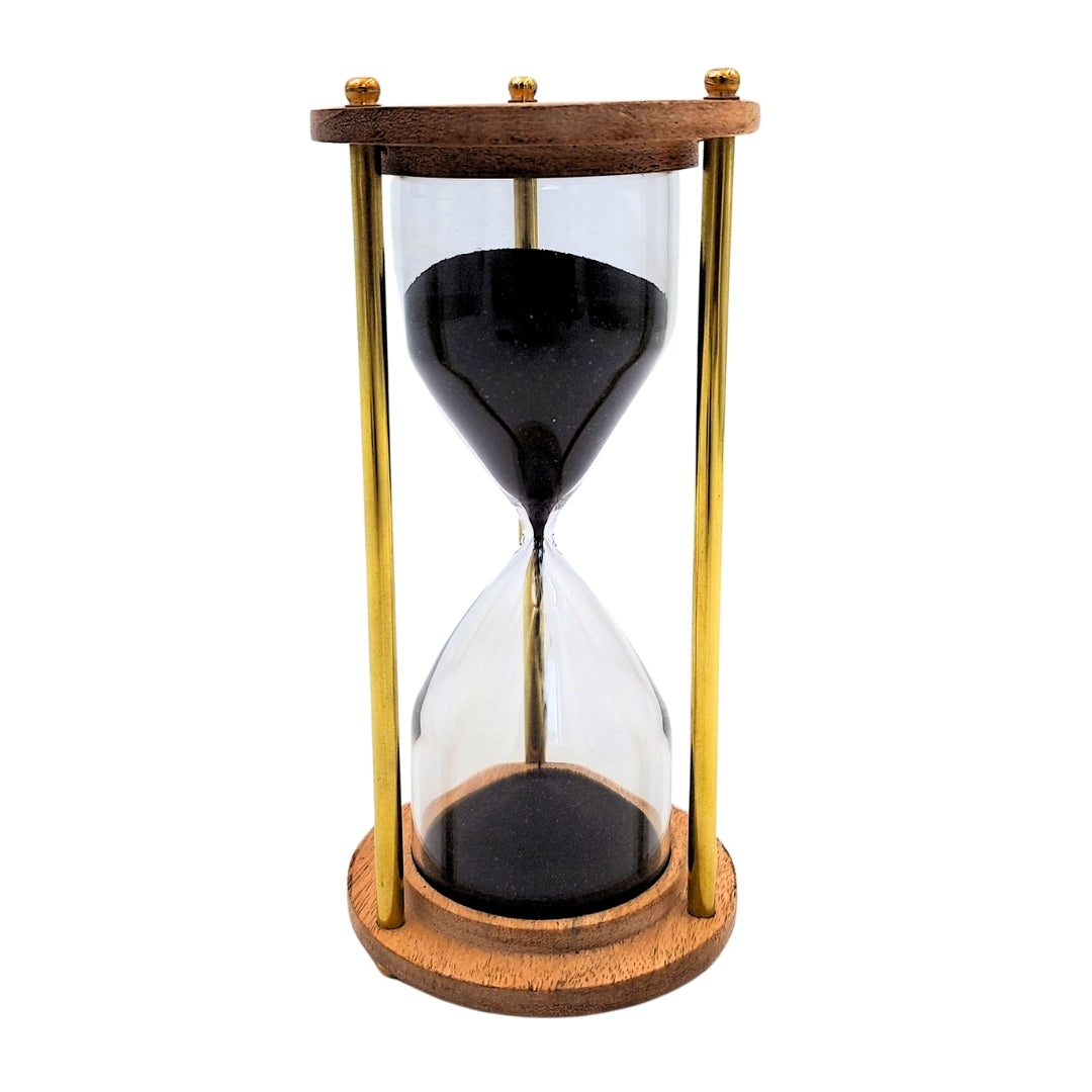 Messing-Holz-Sanduhr 5 Minuten mit personalisierter Gravur – elegante Retro-Dekoration als Geschenk – Höhe 15,5 cm, schwarzer Sand, Messing und Holz