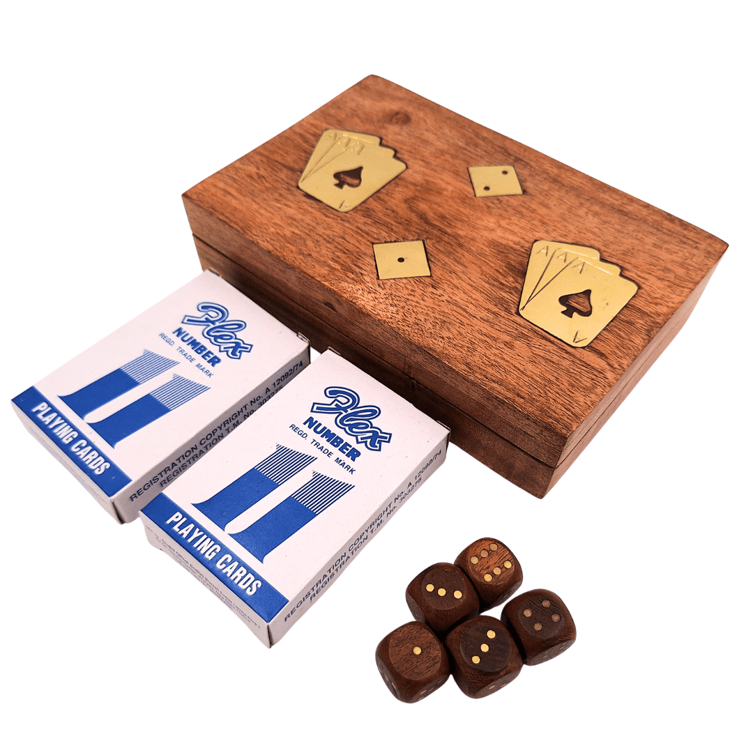 Elegantes Kartenspiel- und Würfelset in Holzkiste mit Messingverzierungen