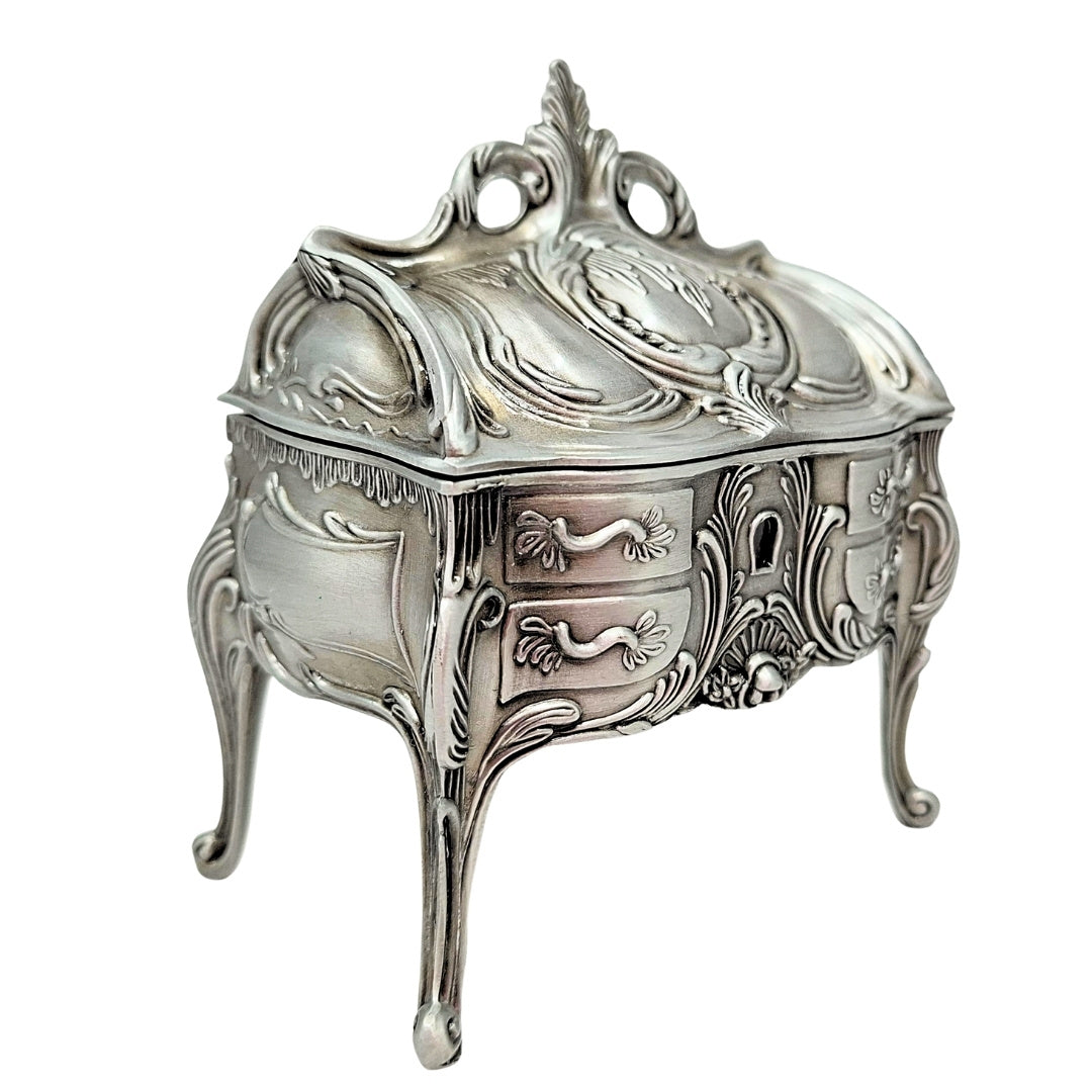 Silberne Retro-Metall-Schmuckschatulle 2056M mit Gravurmöglichkeit – elegantes Geschenk zum Muttertag oder Geburtstag, Maße 9,7 x 10 x 6,7 cm, Rokoko-Stil mit floralen Ornamenten