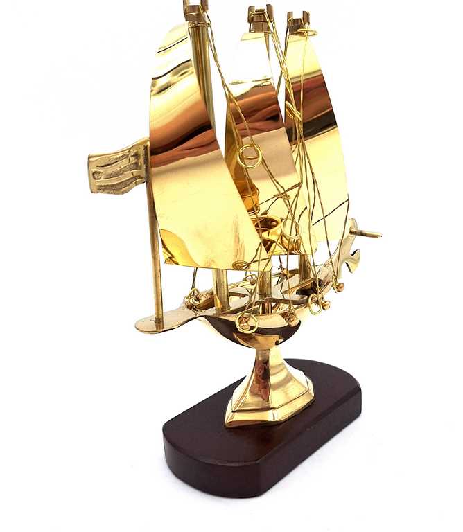 Messingschiff auf Holzsockel, 20 cm, mit Gravurmöglichkeit
