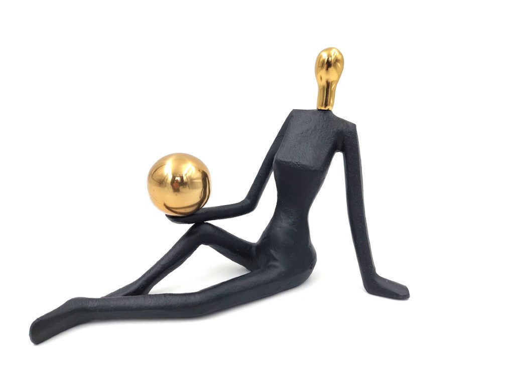 Dekorative Figur Turnerin mit Ball, personalisierte Gravur, Höhe 15 cm, schwarz und gold, ideales Geschenk für jeden Anlass