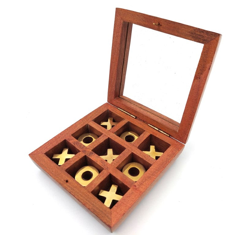 Tic-Tac-Toe im Kästchen mit Glasdeckel G1044Z mit Möglichkeit zur Personalisierung durch Gravur, elegantes Strategiespiel mit Holzklötzen und Messingverzierungen, ideal als Geschenk für Lehrer und Direktoren, Maße des Kästchens 10 x 10 cm