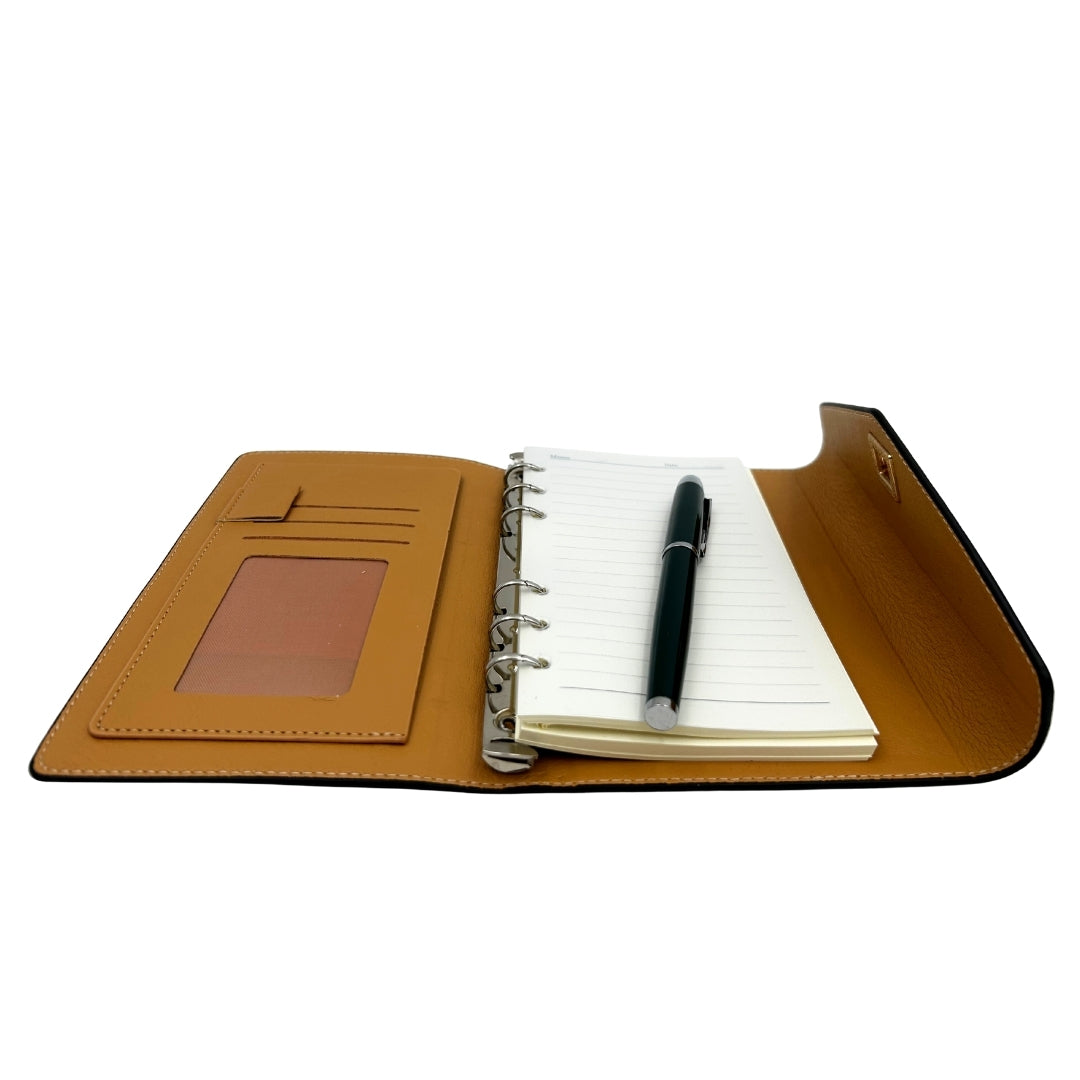 Elegantes Geschenkset mit personalisierter Gravur – Leder-Notizbuch A6 mit hochwertigem Kugelschreiber in luxuriöser Geschenkbox