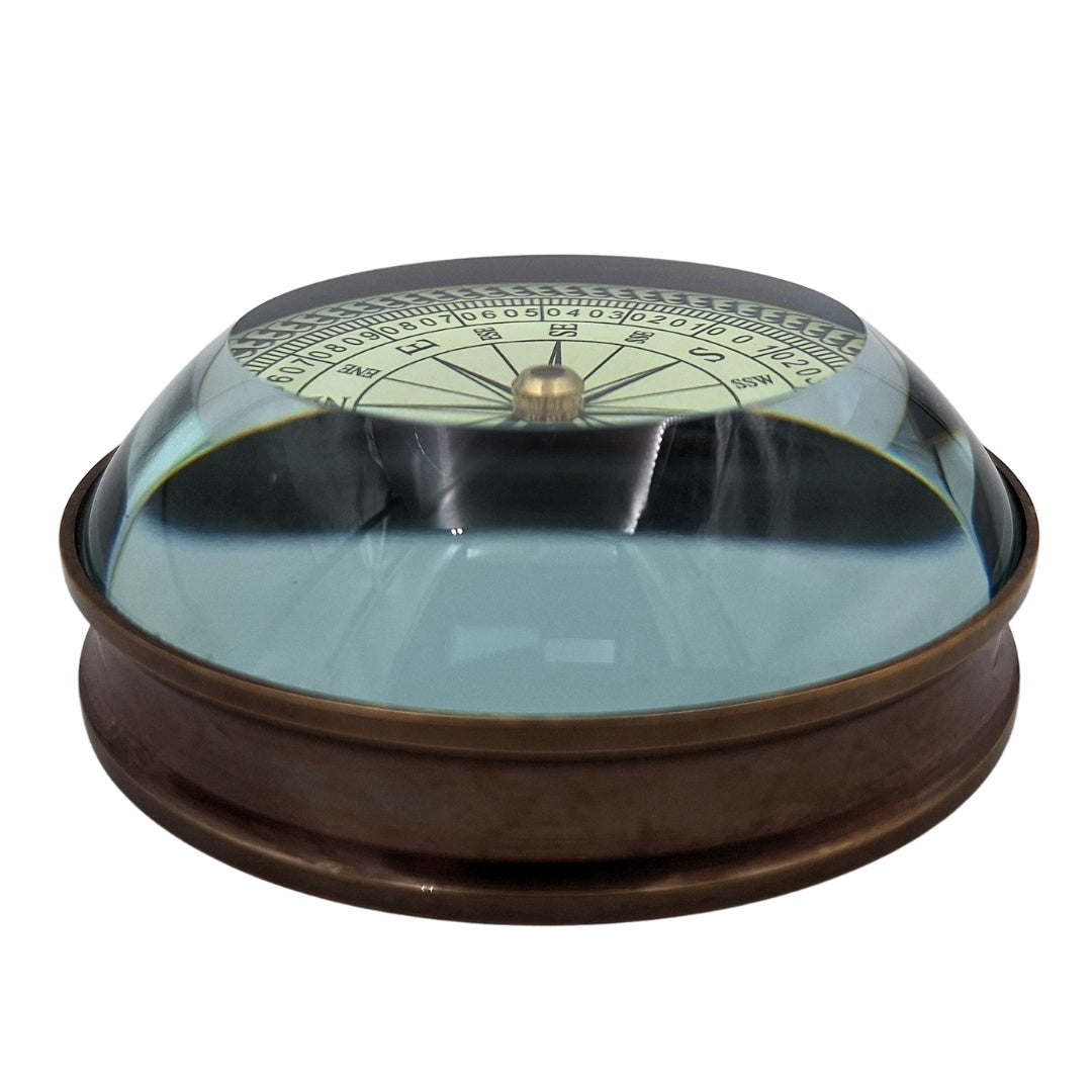 Retro-Messing-Linsenkompass Replik mit Gravur – personalisiertes Geschenk für Reisende, maritimer Stil, Maße 8x8x2,7 cm, Messing und Glas, inspirierendes Sprichwort