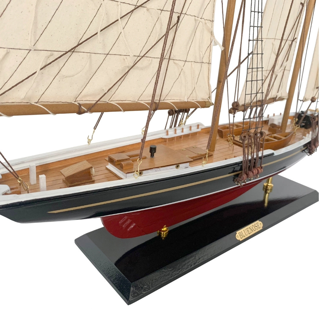 Modell des Segelschiffs Bluenose 80 cm mit Personalisierung durch Gravur