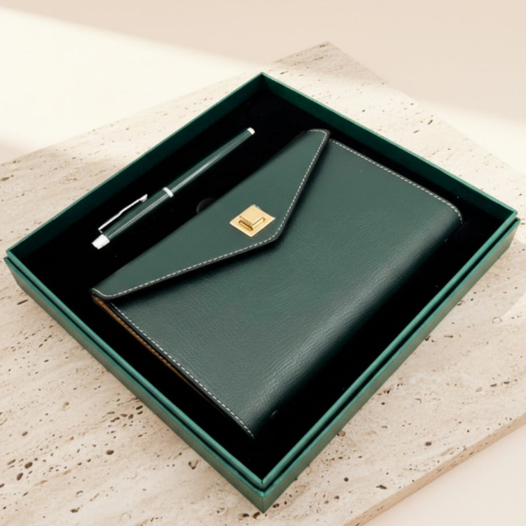 Elegantes Geschenkset mit personalisierter Gravur – Leder-Notizbuch A6 mit hochwertigem Kugelschreiber in luxuriöser Geschenkbox
