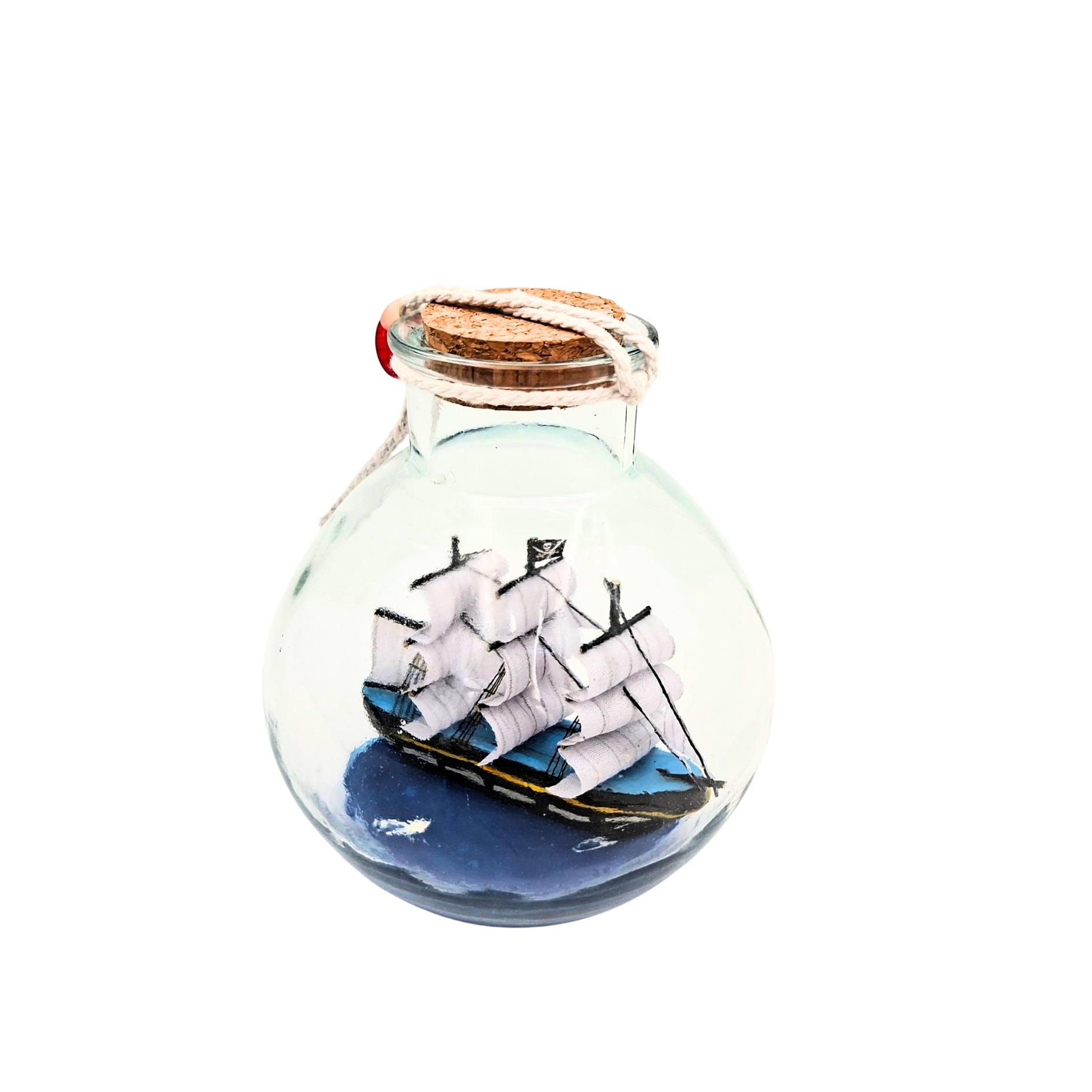 Miniatur-Segelschiff in Flasche mit personalisierbarer Gravur – klassische maritime Dekoration als Geschenk, 10 x 10 x 11 cm