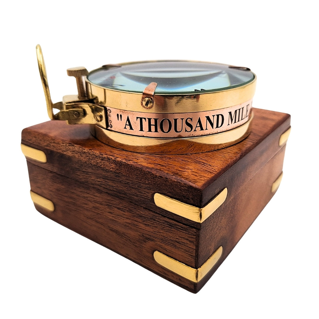 Messing-Kompass Map Reader mit Gravur in Retro-Holzkiste