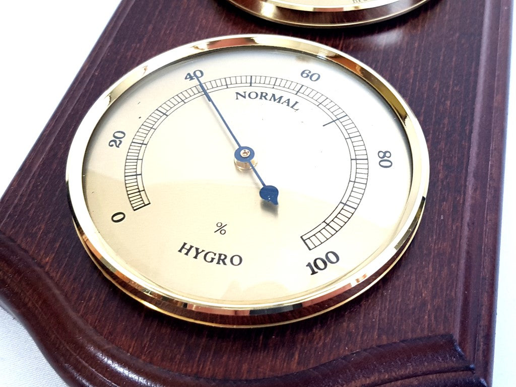 Wetterstation Fischer 9176-22 mit Barometer, Hygrometer und Thermometer in einem Messingrahmen auf Mahagonibasis mit Option zur personalisierten Gravur