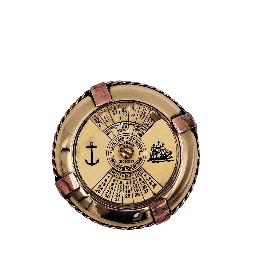 Eleganter maritimer Messingkalender mit personalisierbarer Gravur