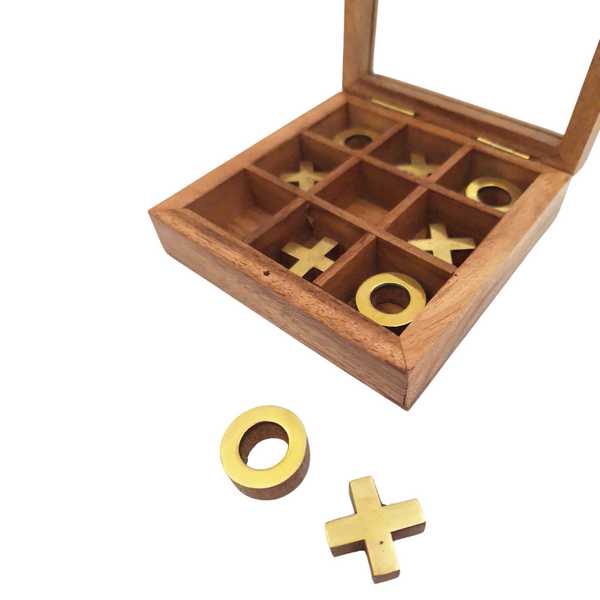 Elegantes Tic-Tac-Toe im Glasdeckel-Kästchen mit Gravurpersonalisierung - Luxuriöses Set aus Holz und Messing, ideal als Geschenk für Lehrer und Schulleiter - Maße 12,5 x 12,5 x 2,5 cm