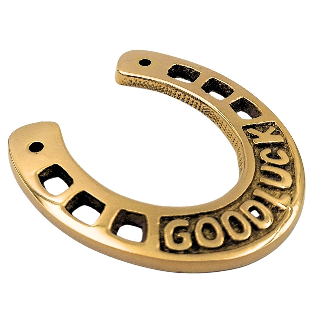 Messing-Hufeisen 7 cm mit Gravur - Elegantes Geschenk zum Einzug, Abitur oder neuen Job, goldene Verzierung mit Schriftzug Good Luck