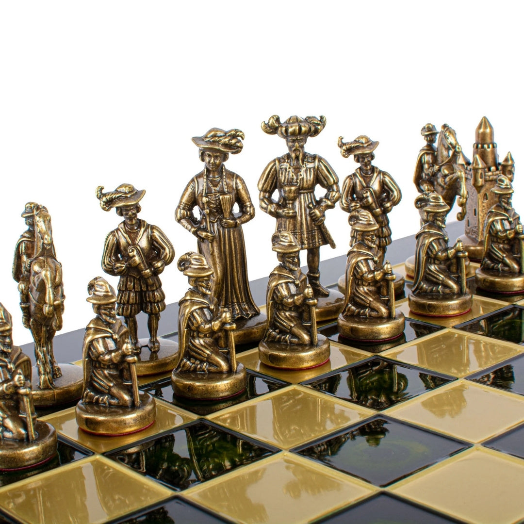 Exklusive Metall-Schachfiguren mit Messing-Schachbrett 44 x 44 cm – Mittelalterliche Figuren mit Personalisierung durch Gravur