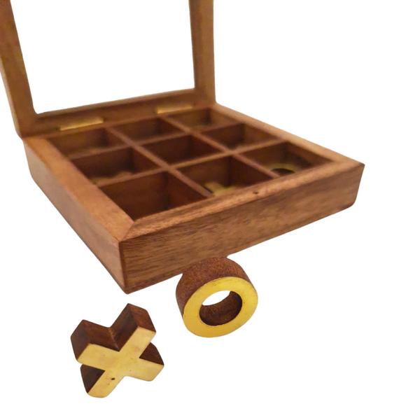 Elegantes Tic-Tac-Toe im Glasdeckel-Kästchen mit Gravurpersonalisierung - Luxuriöses Set aus Holz und Messing, ideal als Geschenk für Lehrer und Schulleiter - Maße 12,5 x 12,5 x 2,5 cm
