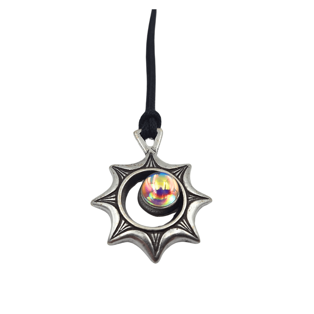 Sonnenfinsternis-Halskette mit Gravur – optische Illusion mit böhmischem Kristall, personalisiertes Geschenk für Reisende, hochwertiger Zamak, verstellbare Länge 45-62 cm