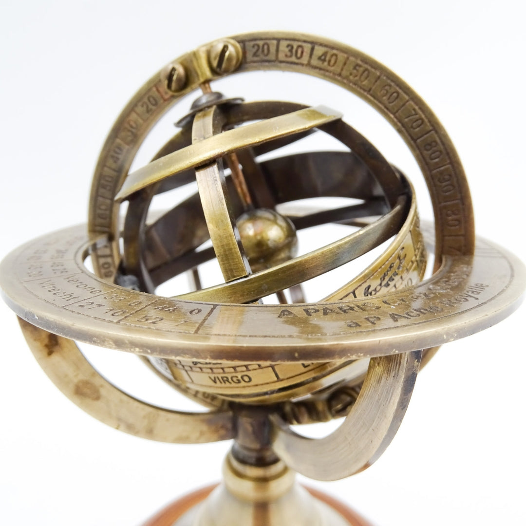 Messing-Astrolabium 14 cm mit Gravur – einzigartiges Geschenk für Astronomie-Liebhaber, elegante Dekoration aus Messing und Holz in Goldfarbe