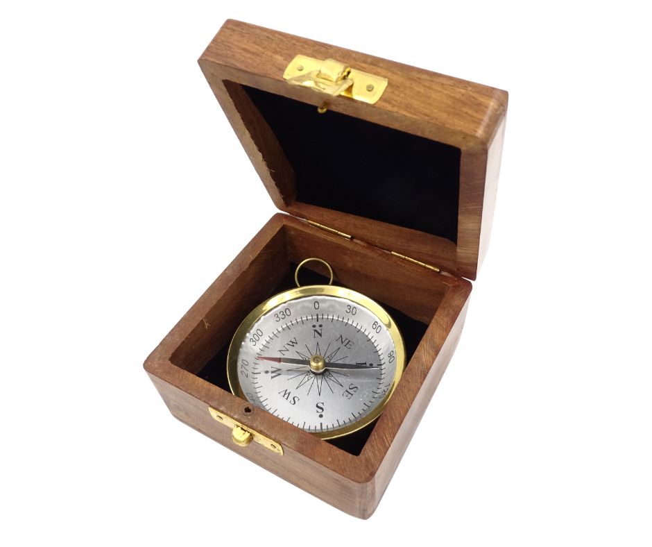 Messing-Kompass in Holzkiste mit Gravur-Personalisierung - elegantes Geschenk für Marine-Liebhaber, Durchmesser 7,5 cm, Höhe 1,5 cm
