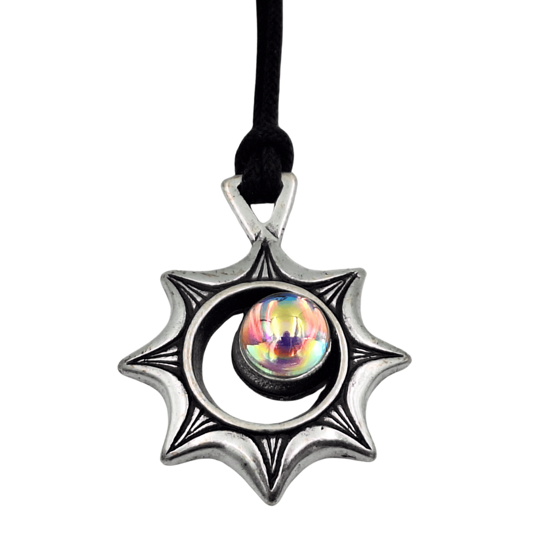 Sonnenfinsternis-Halskette mit Gravur – optische Illusion mit böhmischem Kristall, personalisiertes Geschenk für Reisende, hochwertiger Zamak, verstellbare Länge 45-62 cm
