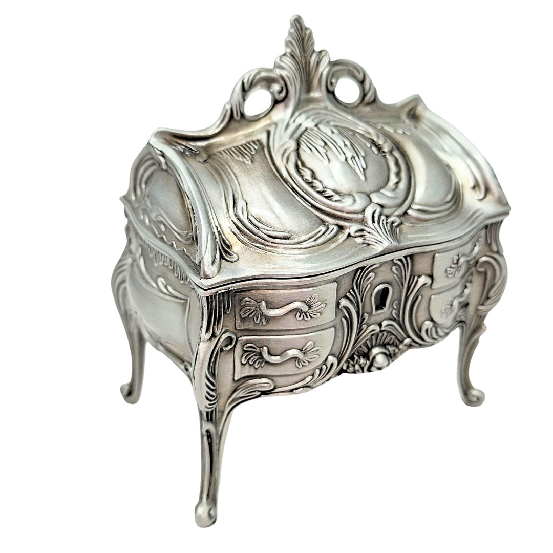Silberne Retro-Metall-Schmuckschatulle 2056M mit Gravurmöglichkeit – elegantes Geschenk zum Muttertag oder Geburtstag, Maße 9,7 x 10 x 6,7 cm, Rokoko-Stil mit floralen Ornamenten
